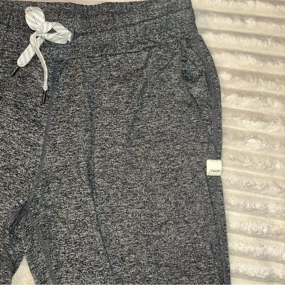 Vuori Women's Gray Jogger Pants - Picture 1 of 8
